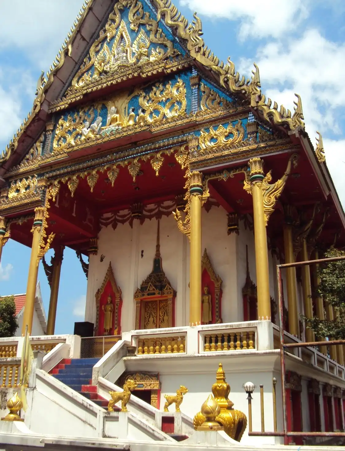 Hotels near Wat Plai Klong