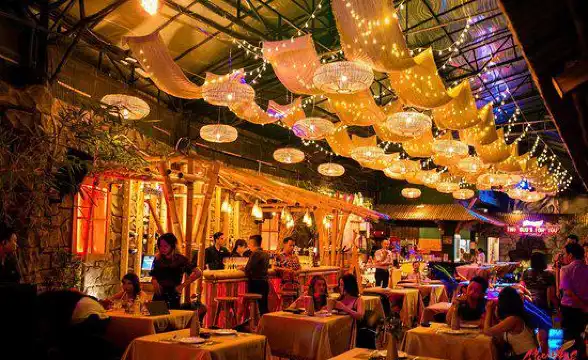 Apocalypse Now Bar周辺のホテル