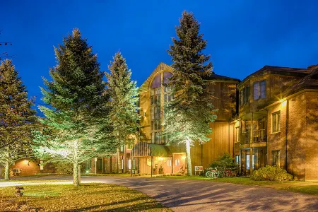 L'Auberge du Lac St-Pierre Отели рядом с достопримечательностью «Парк Сарсель»