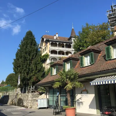 La Belle Vue Boutique Hotel & Café Hotels near Spiez Castle