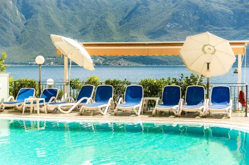 Hotel All'Azzurro فنادق في ليموني سول غارد