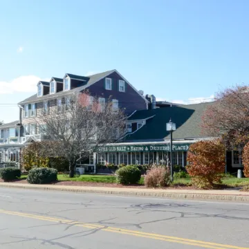 Lamies Inn & the Old Salt Tavern