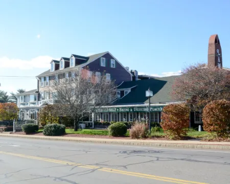 Lamies Inn & the Old Salt Tavern Hotels in Hampton