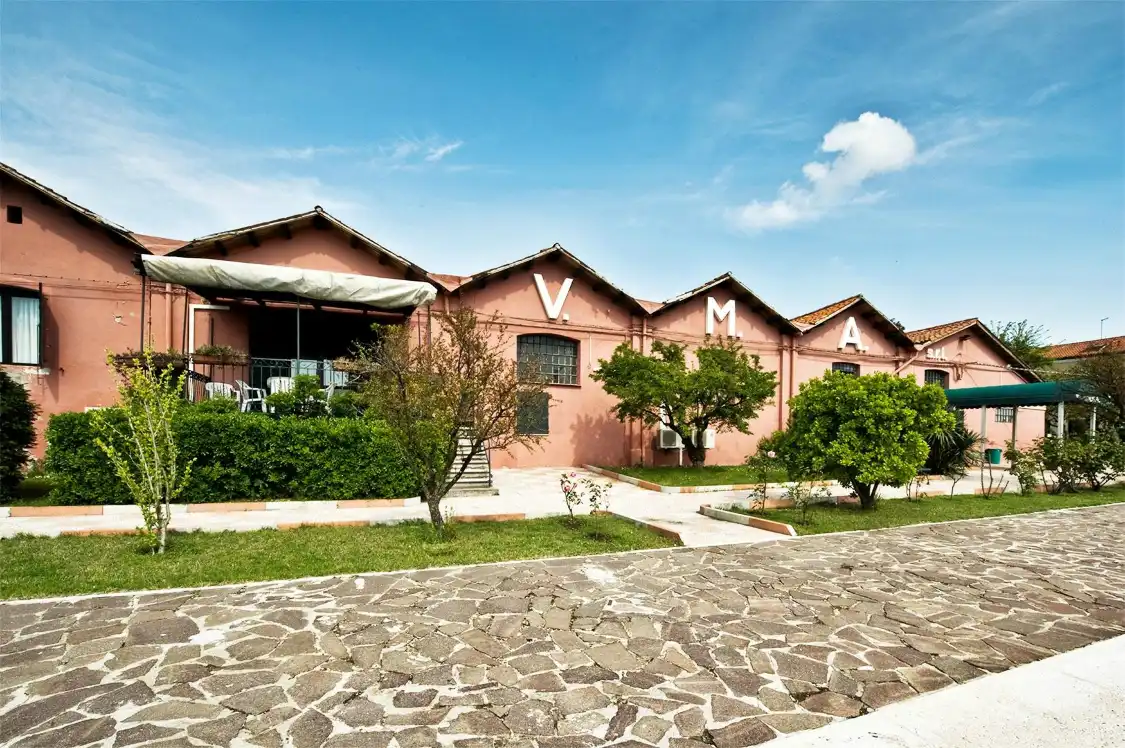 Các khách sạn gần Calle San Cipriano