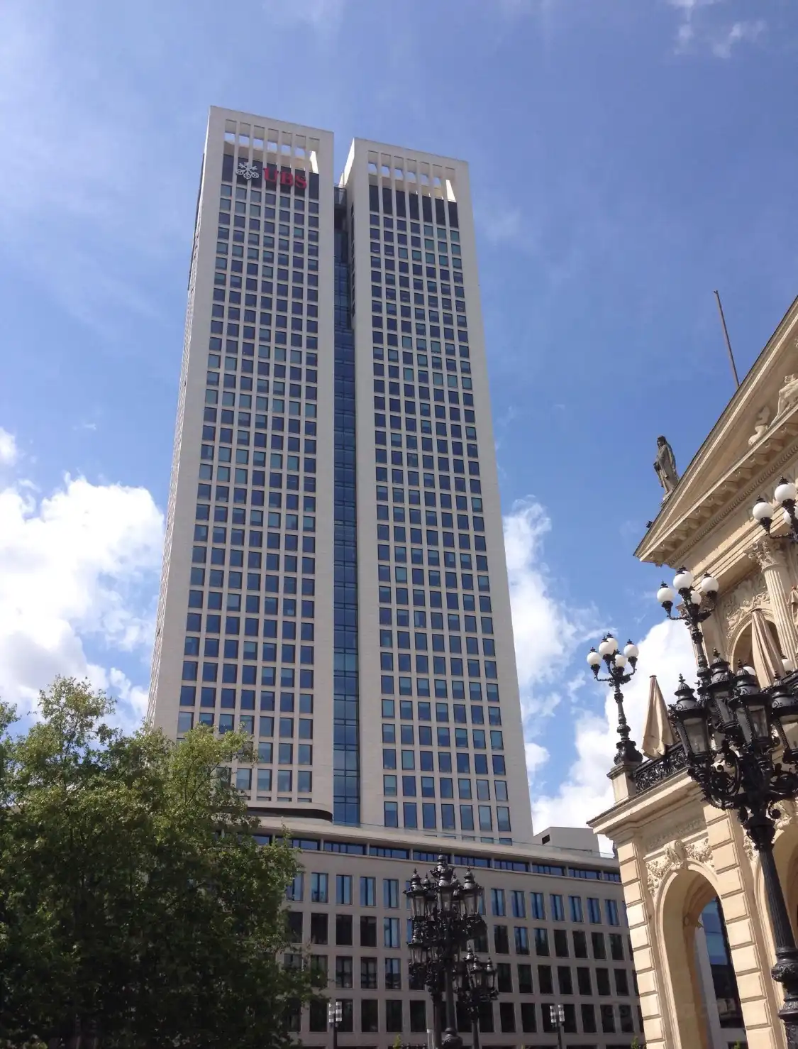 Отели рядом с достопримечательностью «Opernturm»