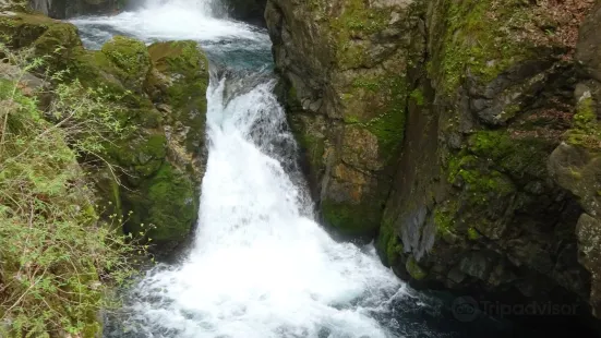 Osaka-cho Waterfall