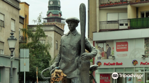 Ivan Sarić Monument