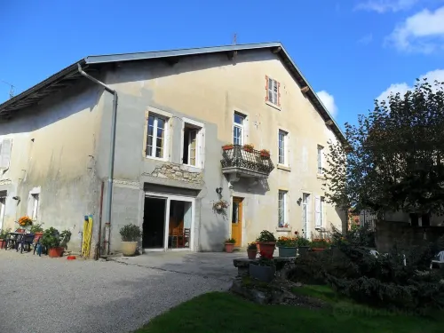 A la Grenouille du Jura Hotels in Maillat
