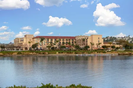 Courtyard San Diego Airport/Liberty Station Отели рядом с достопримечательностью «Пеканга Арена»