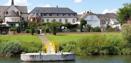 Boutiquehotel Kloster Pfalzel Отели в г. Зоммерау