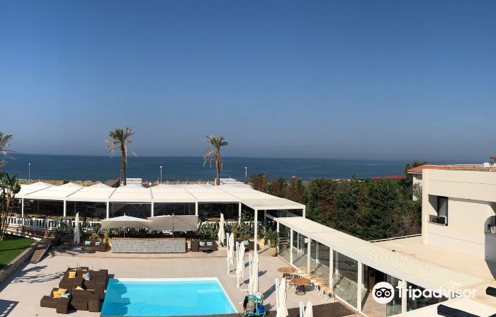 Cumeja Beach Club & Hotel