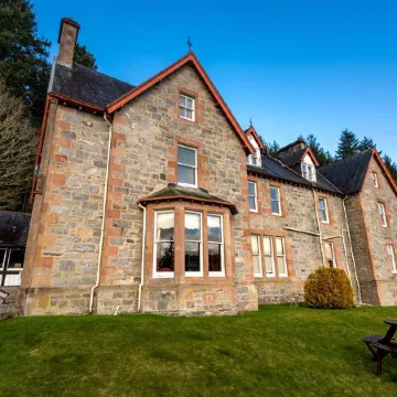 Inch Hotel Отели рядом с достопримечательностью «The Clansman Centre»