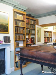 Bromley House Library