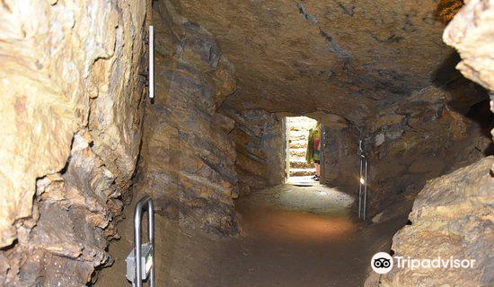 Lóczy Cave