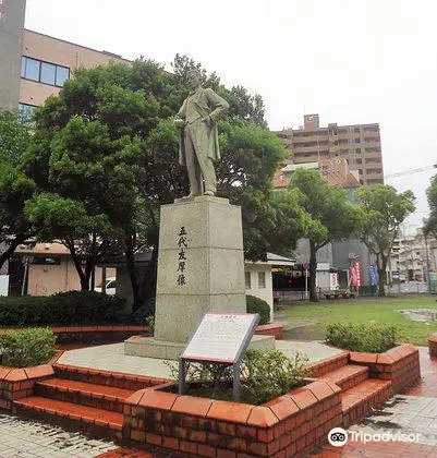 Tomoatsu Godai Statue