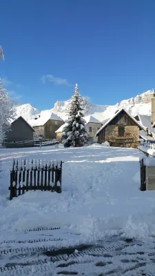 Hotel le Chalet Các khách sạn ở La Mure