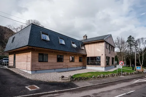 Glen Nevis Youth Hostel - parking
