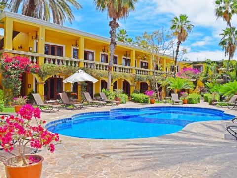 El Encanto Inn & Suites