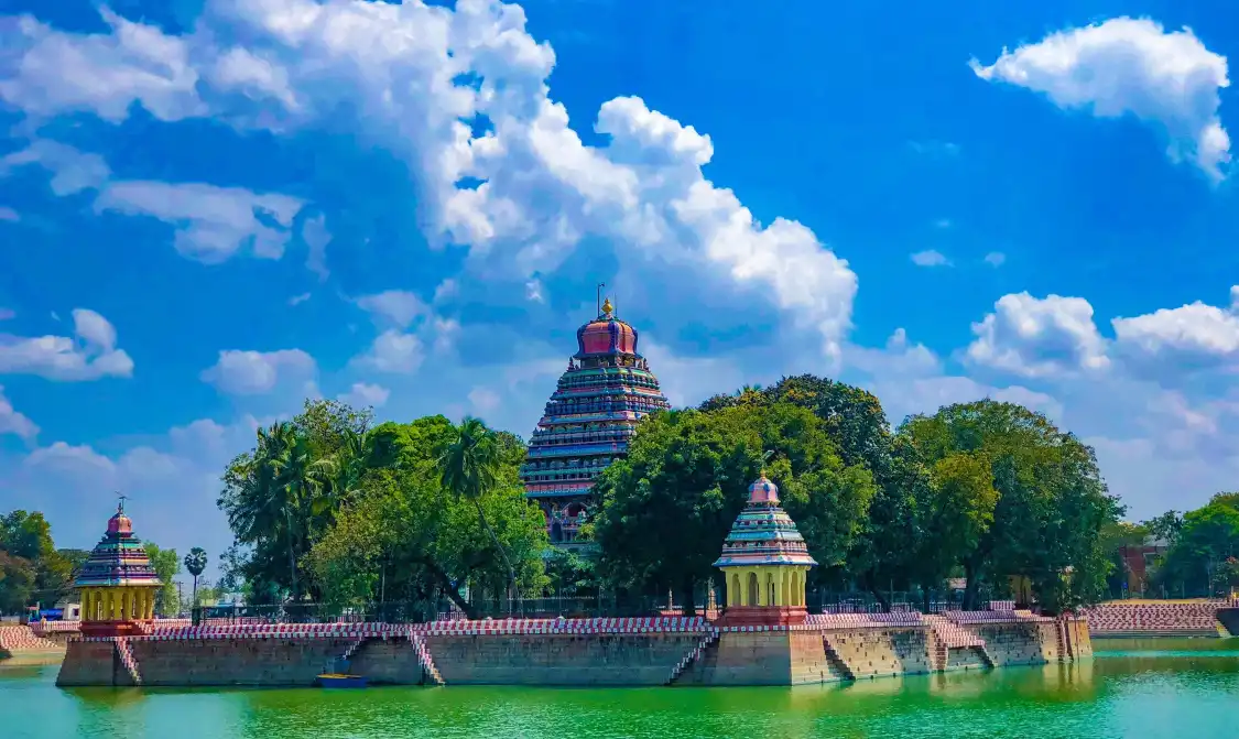 Hotels near Vandiyur Mariamman Teppakulam