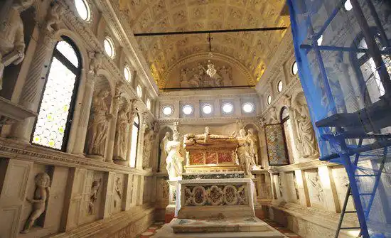 The Chapel of Ivan Orsini附近的飯店