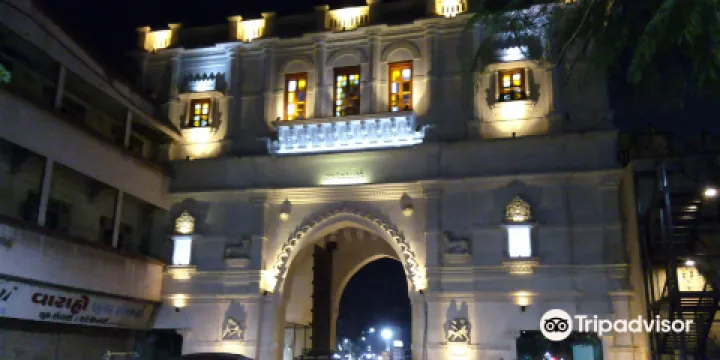 Kambhalia Gate