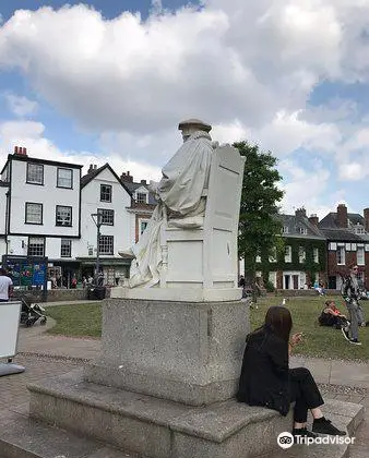 Statue of Richard Hooker