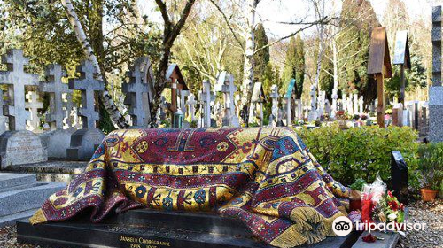 Sainte-Genevieve-des-Bois Russian Cemetery