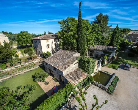 Le Galinier Lourmarin, a Beaumier Guesthouse Hotéis em Lourmarin