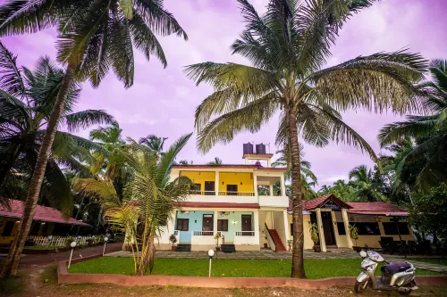 Vinsons Cottages Hotels in Colva