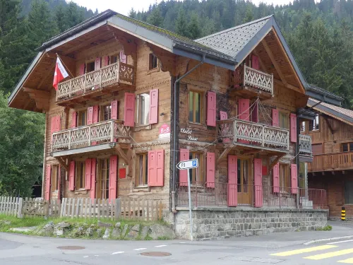 Chalet Suisse Bed and Breakfast فنادق في Val-d'Illiez