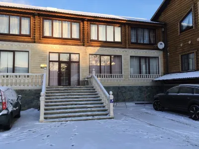 Forest End Foks Mini-Hotel ツェントル・メンタリノヴォ・フィトネサ・タチヤニ・ポポヴォイ周辺のホテル