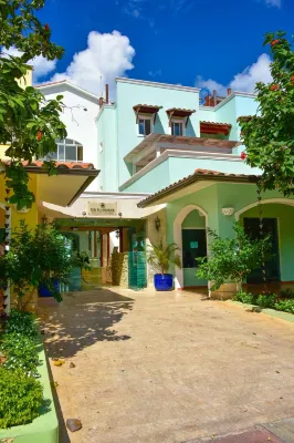 Los Flamencos Aparthotel Beach Club