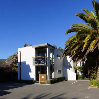 Sumner Bay Motel Hotels near Sumner