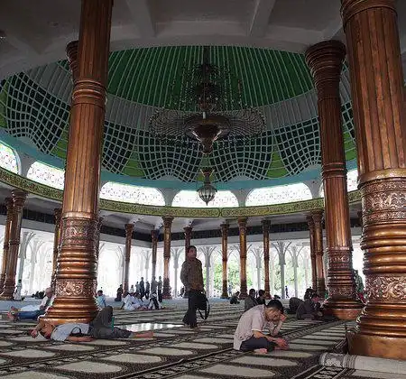 Hotel dekat Masjid Rahmatullah, Simpang Kapuk