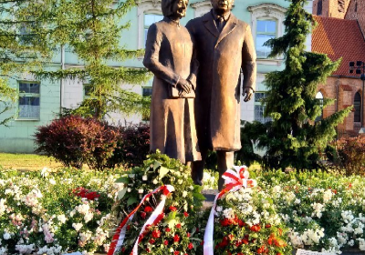 Monument to Maria and Lech Kaczynski