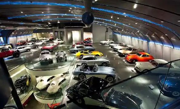 Hotels near Hellenic Motor Museum