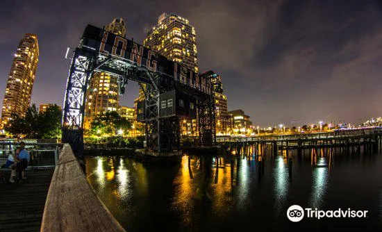 2_Gantry Plaza State Park