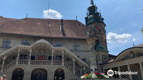 L'Hotel de Ville