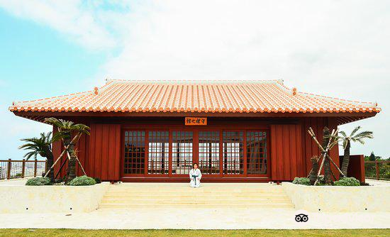Compare 4 airports near Tomigusuku