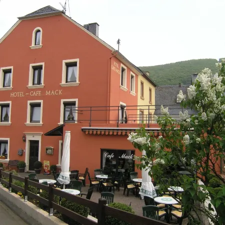 Gästehaus Mack - Mosel Rooms & Restaurant Отели в г. Триттенхайм