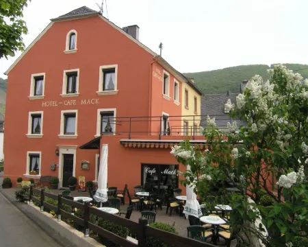 Gästehaus Mack - Mosel Rooms & Restaurant Hotels in Trittenheim