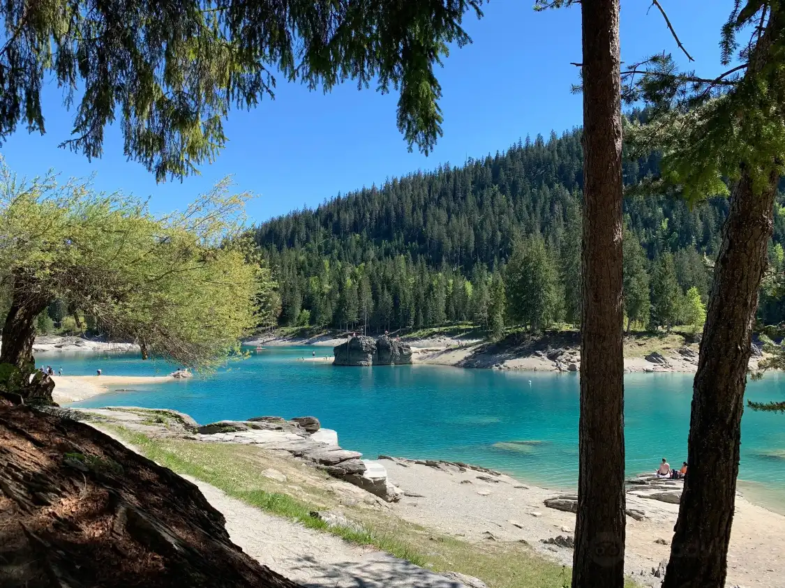 Hotels near Caumasee
