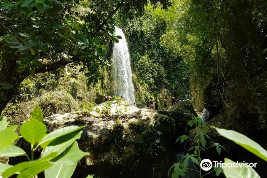 Inambakan Falls