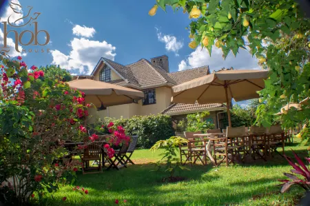 Hob House Отели рядом с достопримечательностью «Виллидж Маркет»