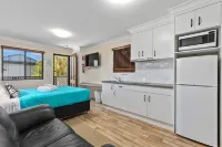 Tasman Holiday Parks - Torquay Palms Hotels in Torquay