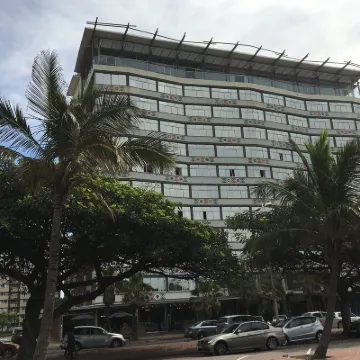 貝萊爾套房飯店 黄金海滩附近的飯店