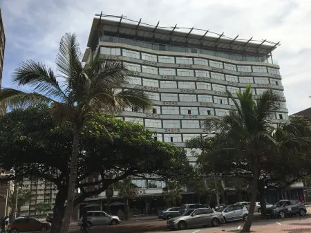 Belaire Suites Hotel Отели рядом с достопримечательностью «Moses Mabhida Stadium»