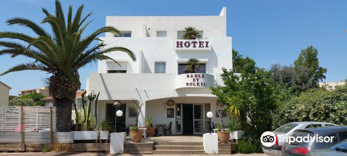Hotel Sable Et Soleil - Port, Plage et Jacuzzi Privé Hotels in Fréjus