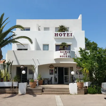 Hotel Sable Et Soleil - Port, Plage et Jacuzzi Privé