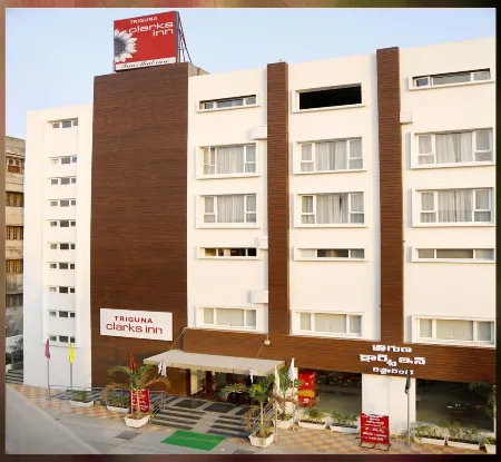 Triguna Clarks Inn Kurnool Отели в г. Карнул